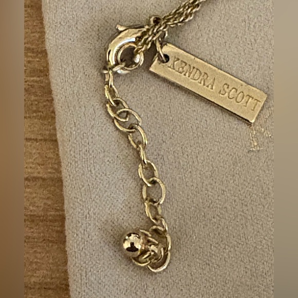 Kendra Scott Reid Necklace Bright Coral Color Faceted Pendant Goldtone Chain. - Picture 3 of 5